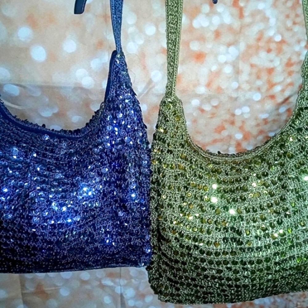 💚🧵 $15. The BLUE hobo bag is sold. Army green sequined hobo bag. 💚🧵